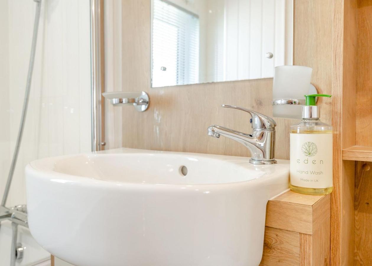 Home Farm Park Lakeside Retreat Burgh le Marsh Rom bilde