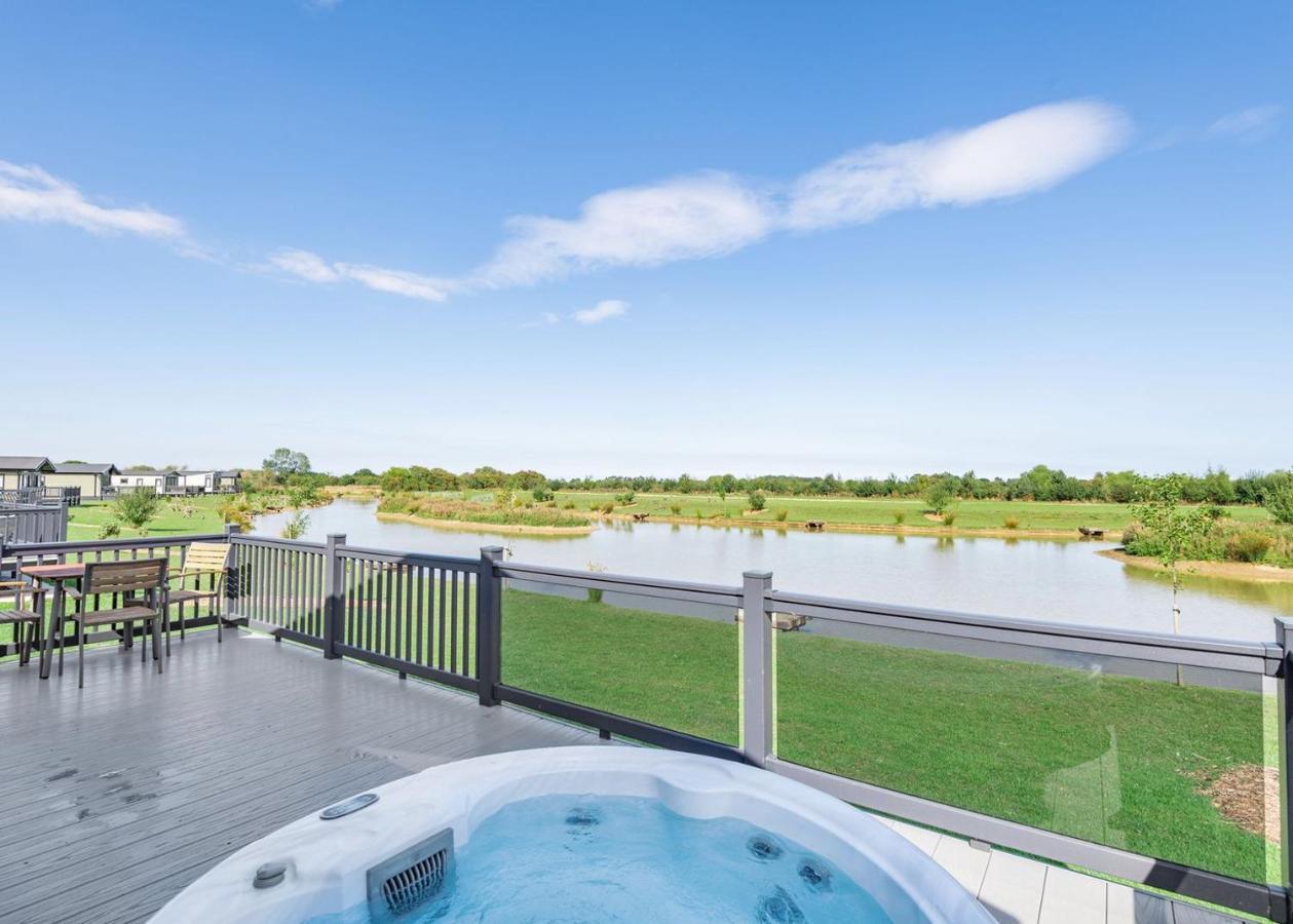 Home Farm Park Lakeside Retreat Burgh le Marsh Rom bilde
