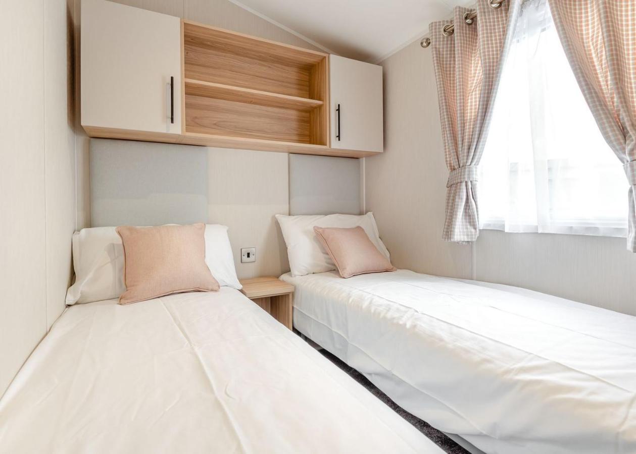 Home Farm Park Lakeside Retreat Burgh le Marsh Rom bilde