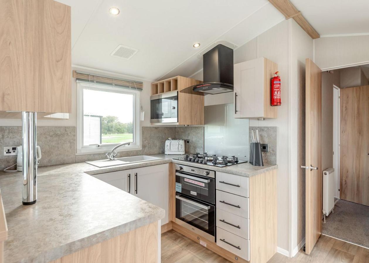 Home Farm Park Lakeside Retreat Burgh le Marsh Rom bilde