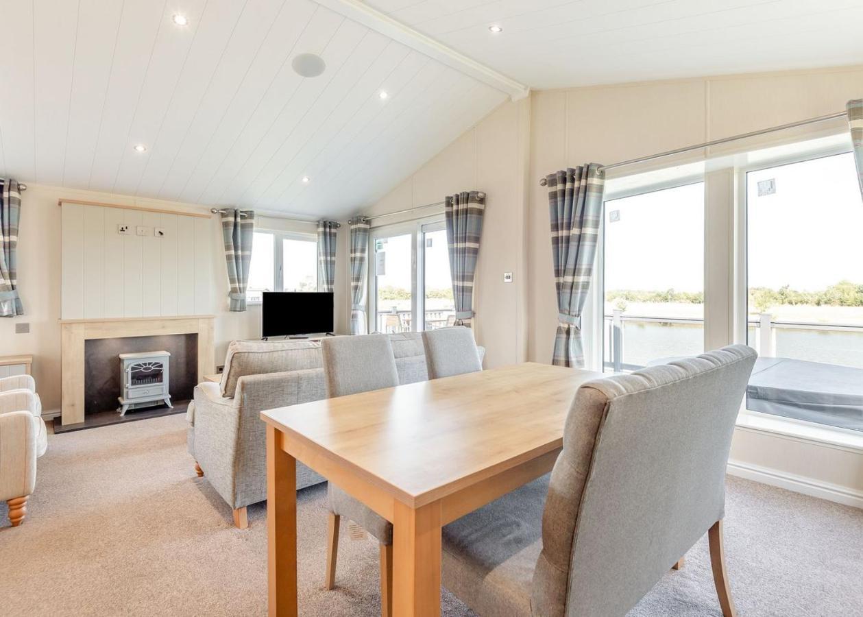 Home Farm Park Lakeside Retreat Burgh le Marsh Rom bilde