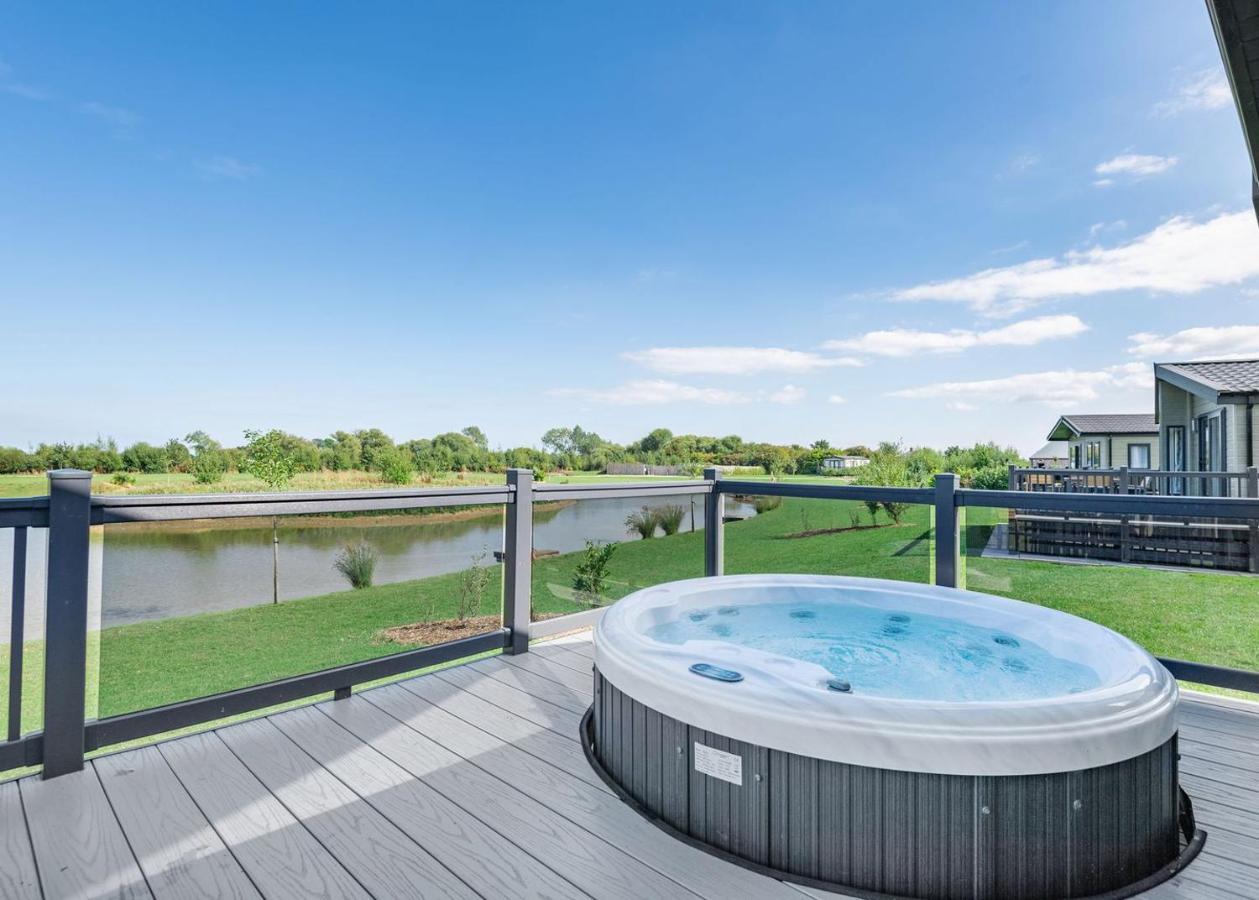 Home Farm Park Lakeside Retreat Burgh le Marsh Rom bilde
