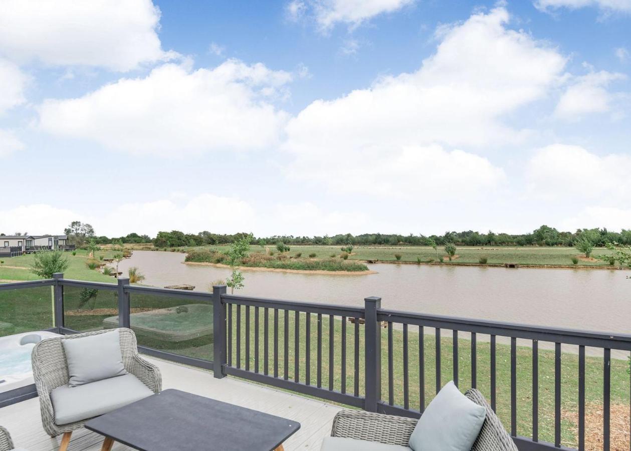 Home Farm Park Lakeside Retreat Burgh le Marsh Rom bilde
